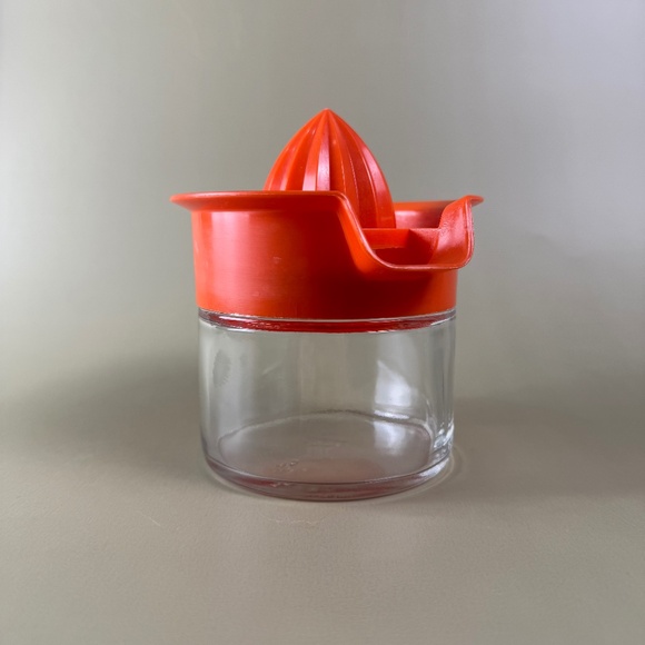 Vintage Gemco Glass Juicer with Orange Plastic Reamer | Mid-Century Kitchenware - Picture 2 of 11